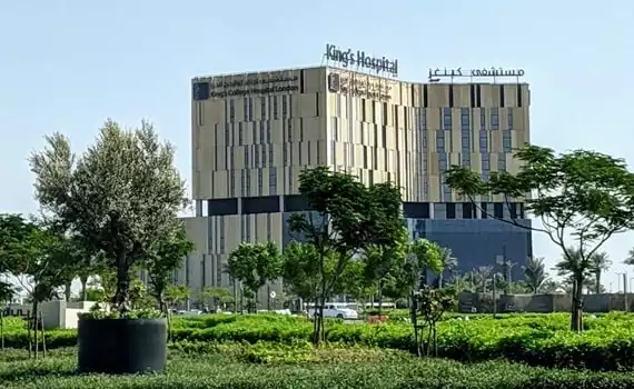 kings_college_hospital_dubai_outside-min