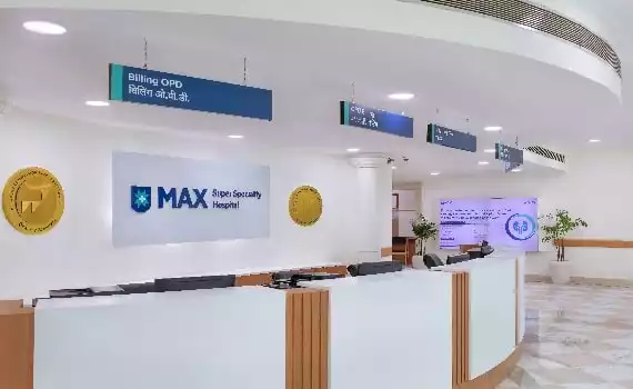 max_hospital_saket_reception-min