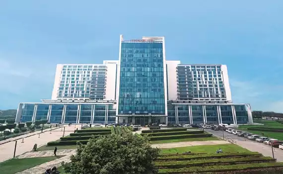 medanta_building-min_1